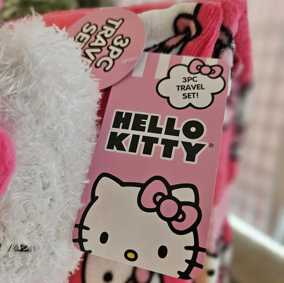 Hello Kitty 🩷 3 Piece Travel Set 🩷 NWT - Picture 3 of 4
